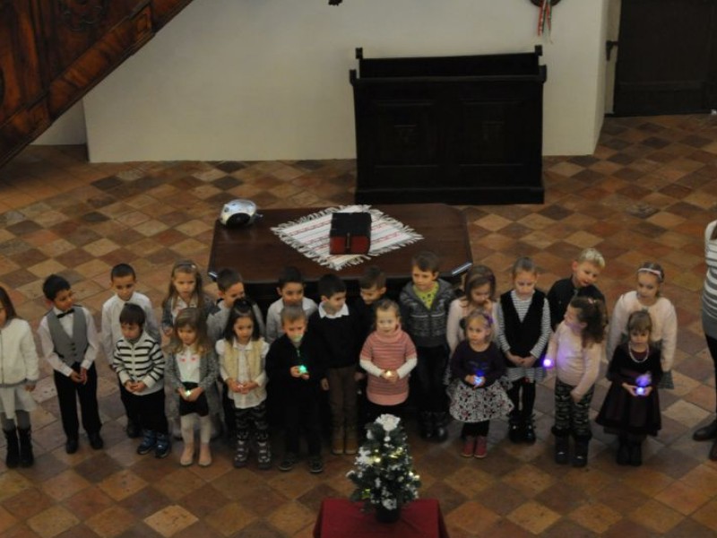 Karácsonyi műsor és betlehemezés