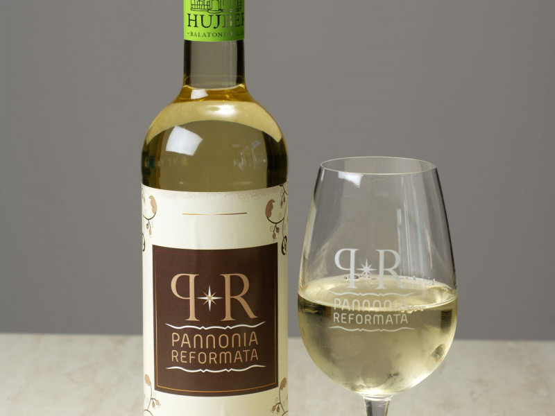 Pannonia Reformata bor és boros poharak