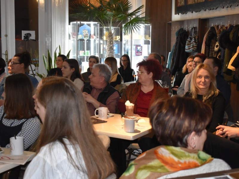 Szívemhez szorítom