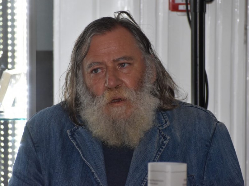 Szívemhez szorítom